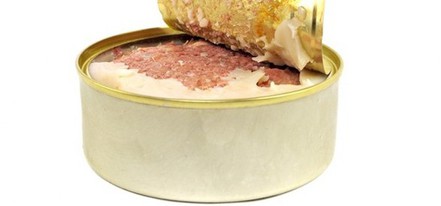 Покупая тушенку в магазине, вы берете кота в мешке. Неизвестно, что окажется под крышкой... тушенка промышленного производства