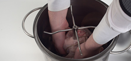 <b><i>Если ручки для вынимания продуктов нет в комплекте с коптильней...</b></i>